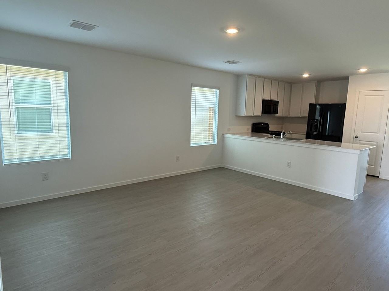 3209 Tokara St - Photo 5 of 24