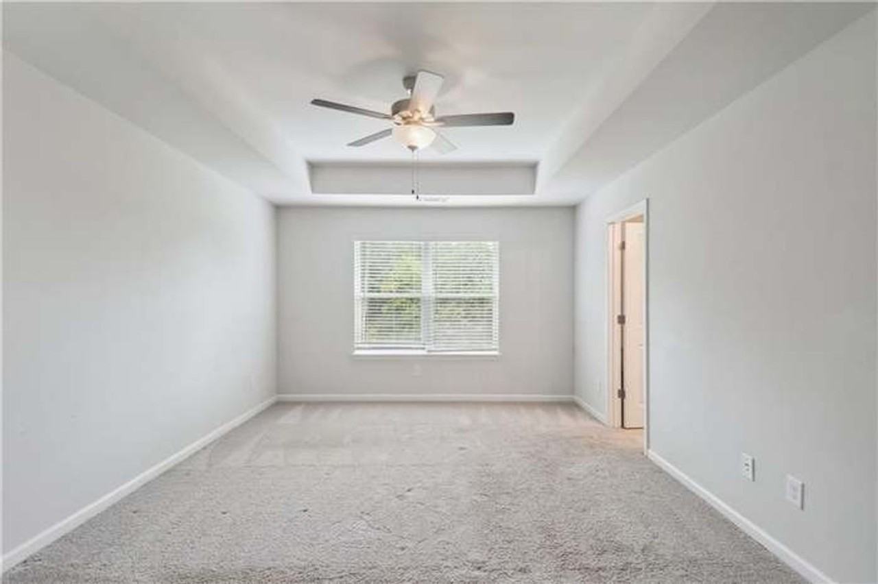 2611 Hedgeway Cir - Photo 6 of 17