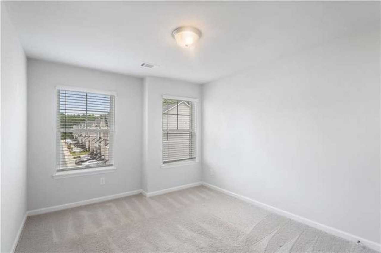 2611 Hedgeway Cir - Photo 7 of 17