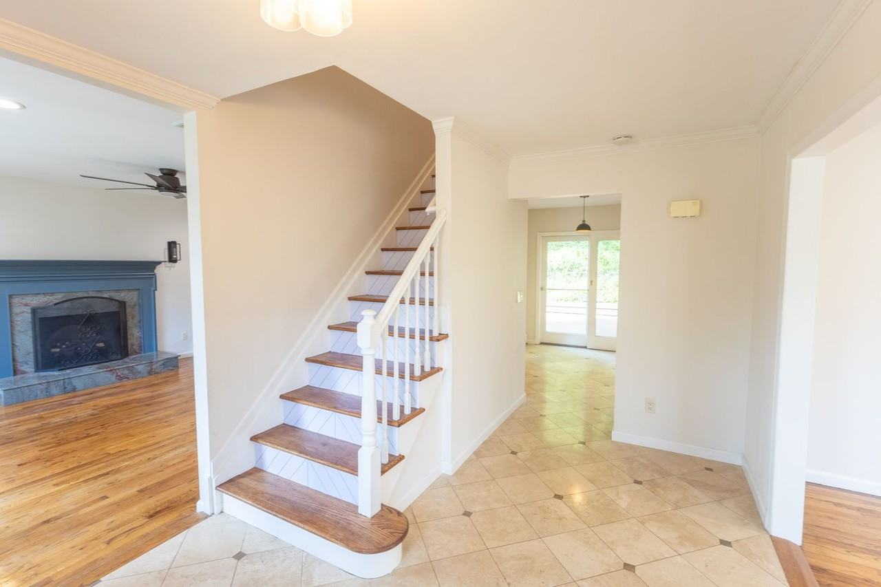 19 Maurice Ln - Photo 5 of 14