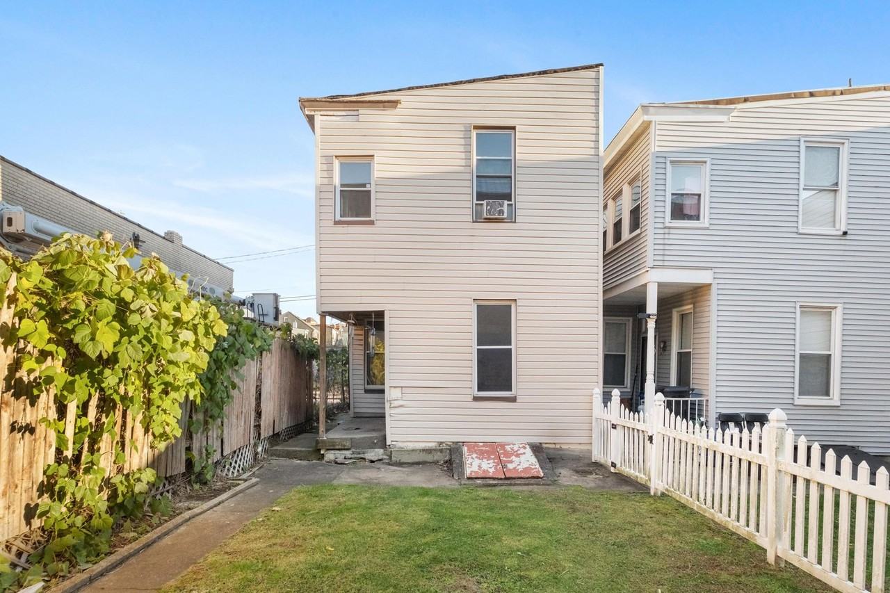 4431 Howley St - Photo 2 of 13