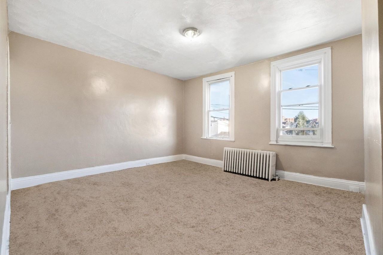 4431 Howley St - Photo 6 of 13