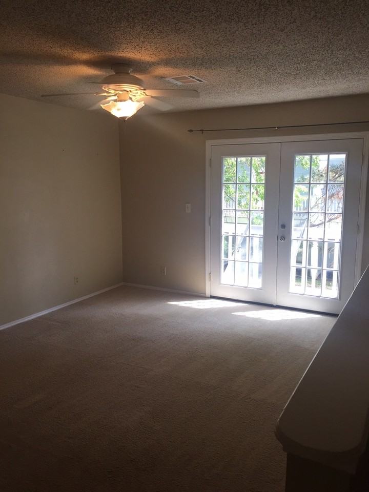 1037 E 57th Pl #5 - Photo 2 of 36