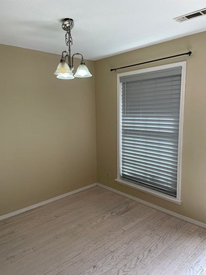 1037 E 57th Pl #5 - Photo 4 of 36