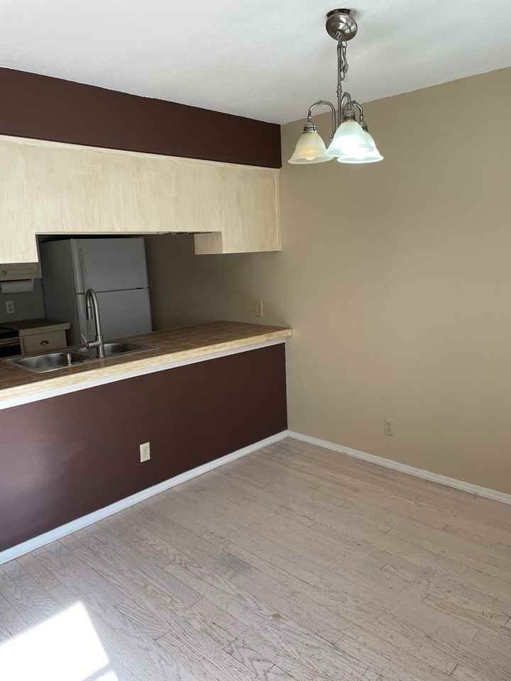 1037 E 57th Pl #5 - Photo 3 of 36