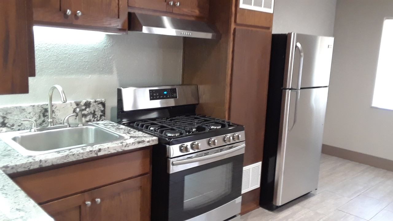 Duplex - Photo 2 of 13