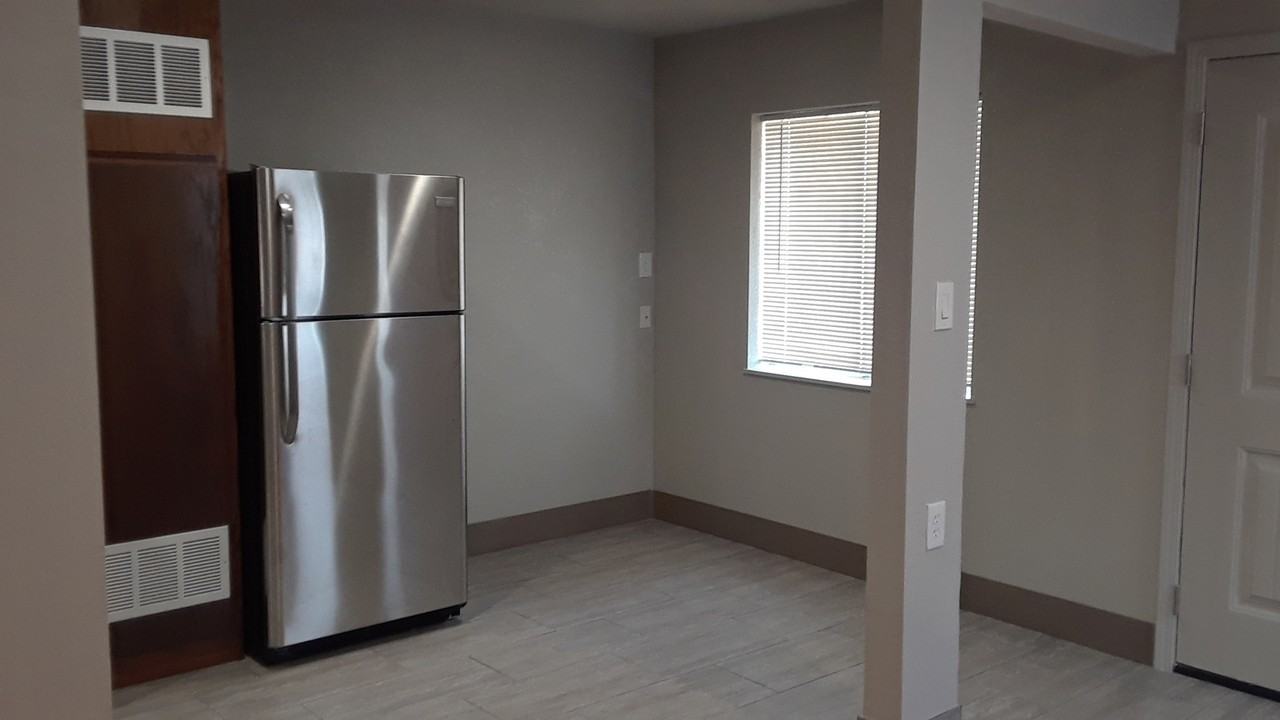 Duplex - Photo 3 of 13