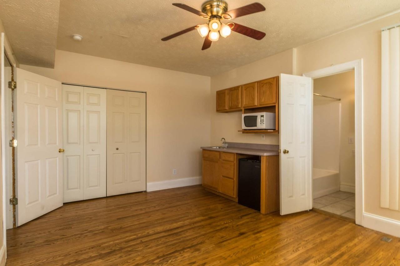 1218 N College - Photo 7 of 38