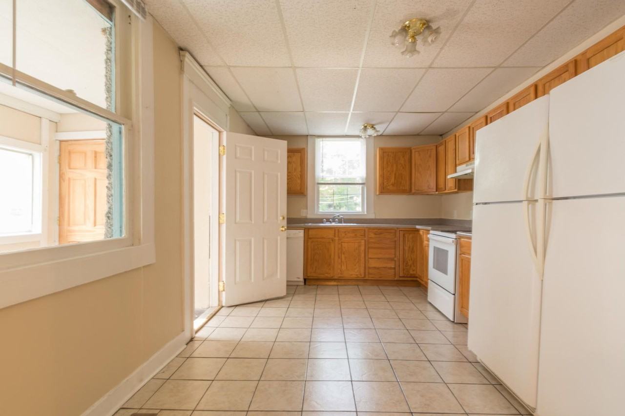 628 University - Photo 5 of 24