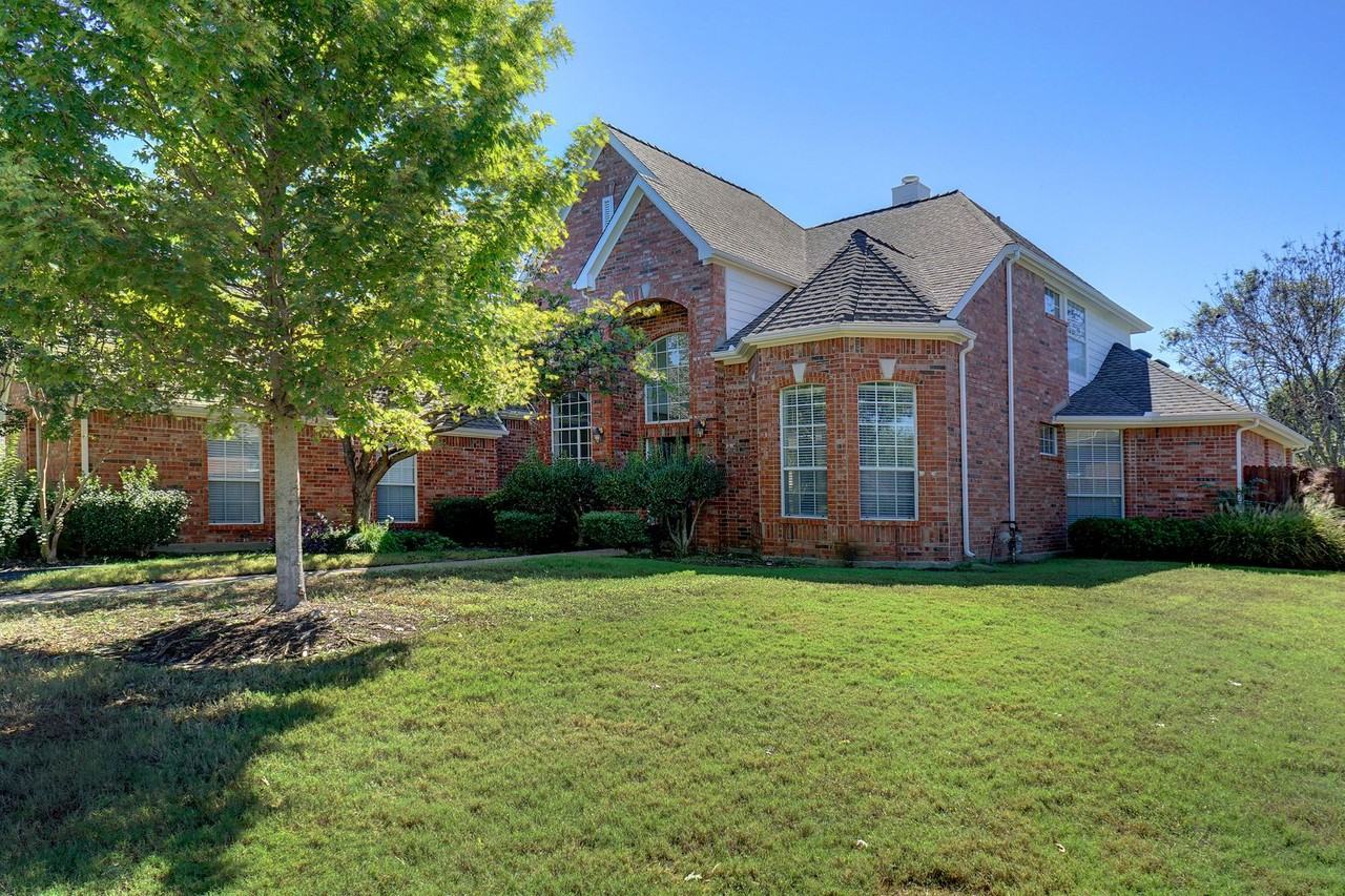 1307 Normandy Dr - Photo 2 of 33