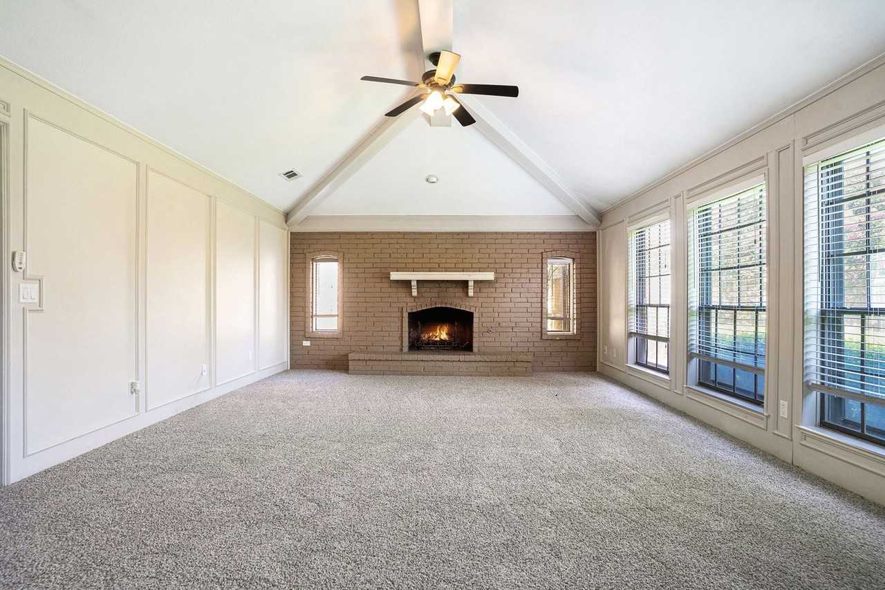 802 Pebblebrook Dr - Photo 2 of 24