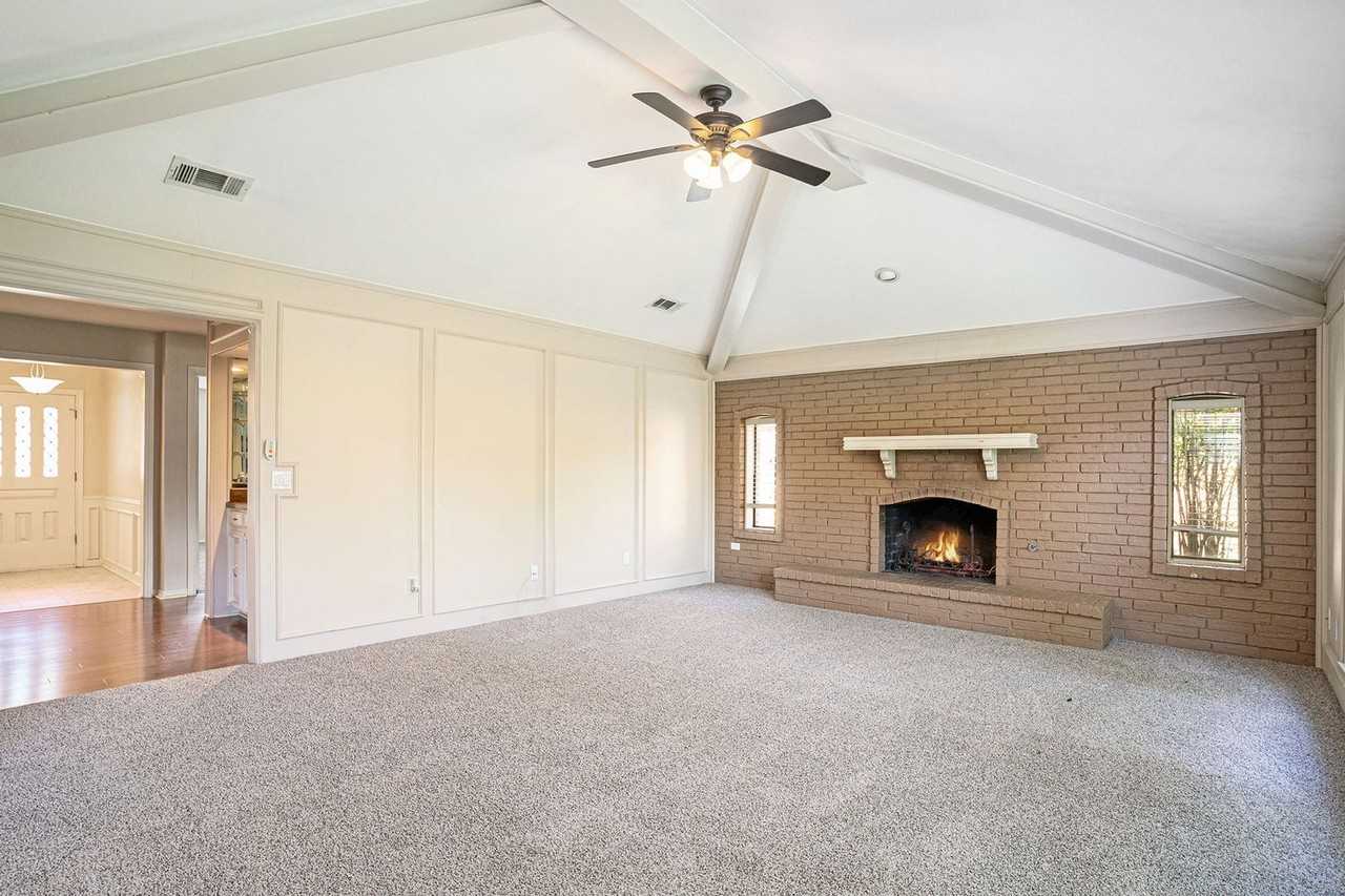 802 Pebblebrook Dr - Photo 3 of 24