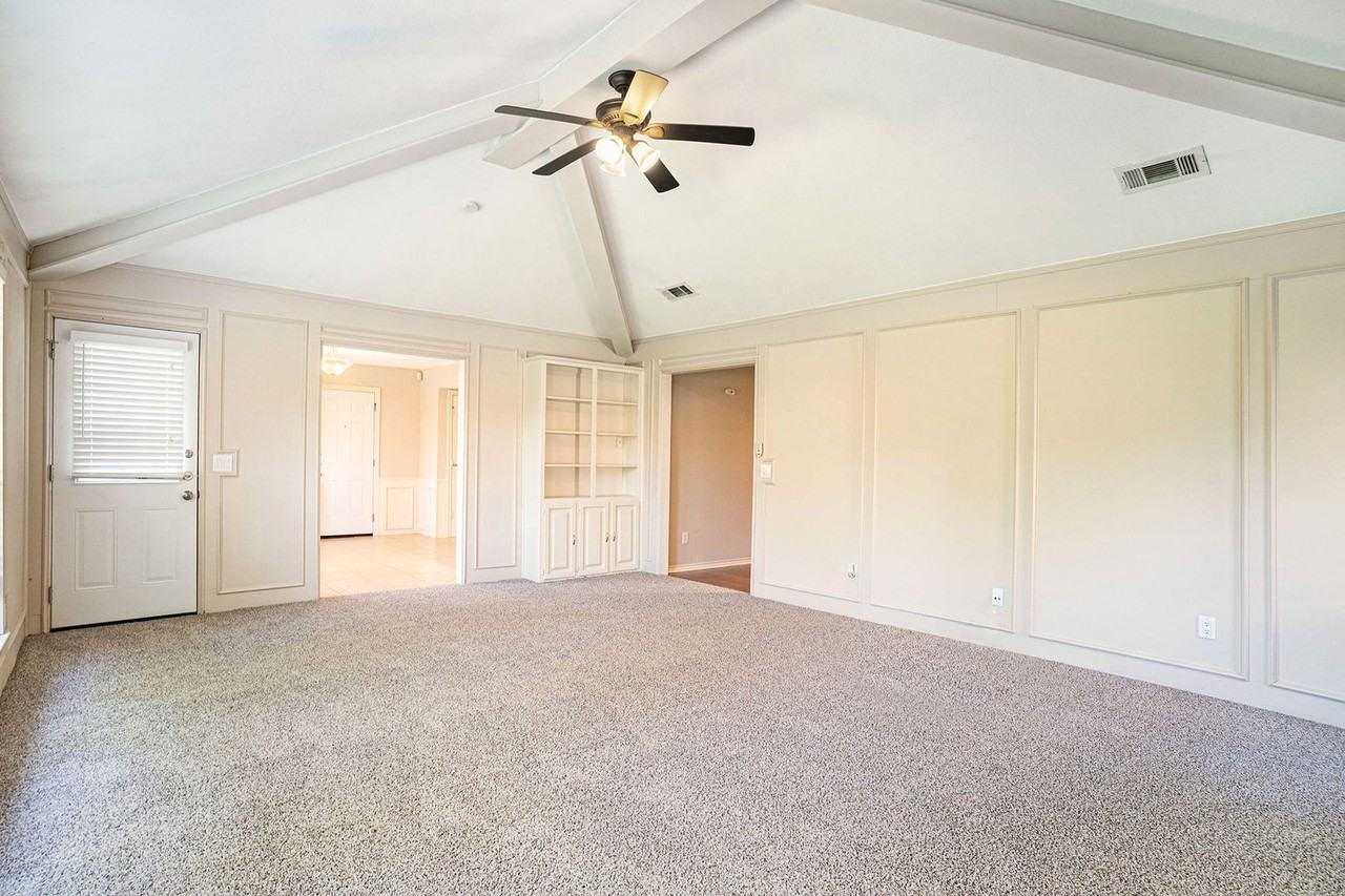 802 Pebblebrook Dr - Photo 4 of 24