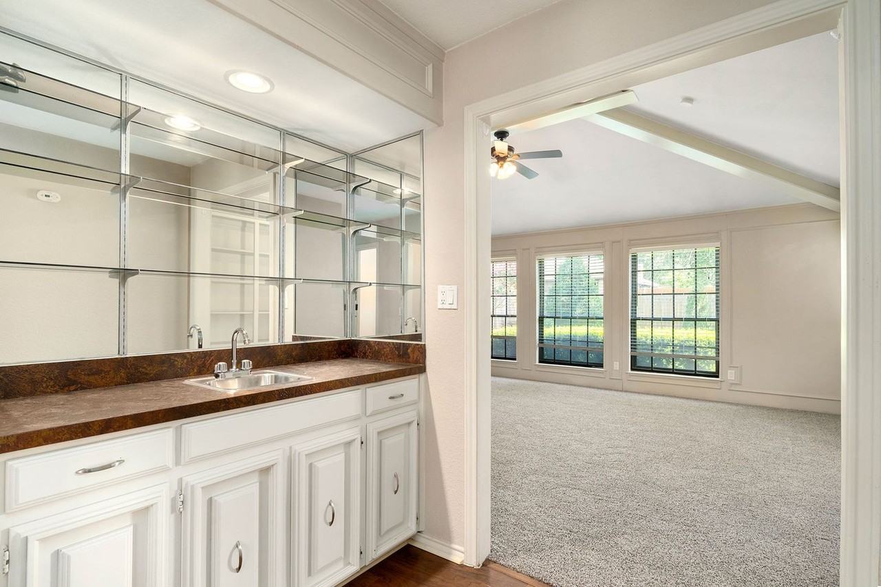 802 Pebblebrook Dr - Photo 7 of 24