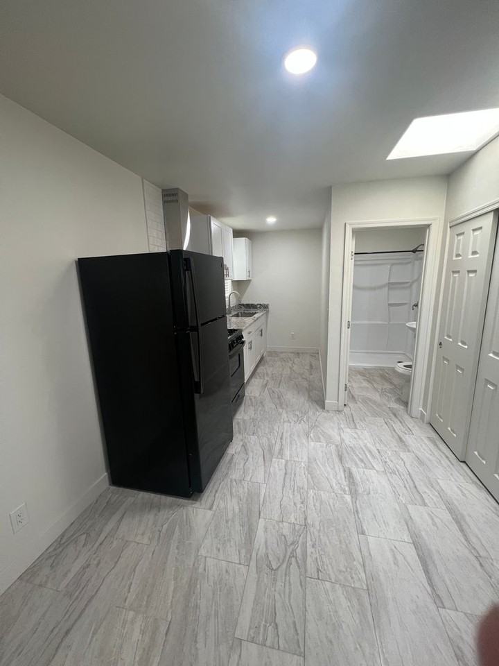 2208 S 5th Ave #2 - Photo 3 of 8