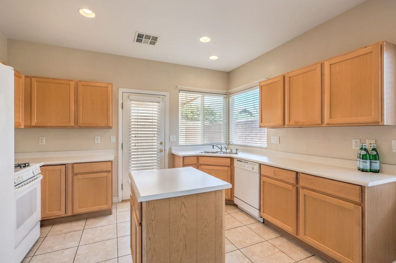 10964 Snow Cloud Ct - Photo 3 of 7