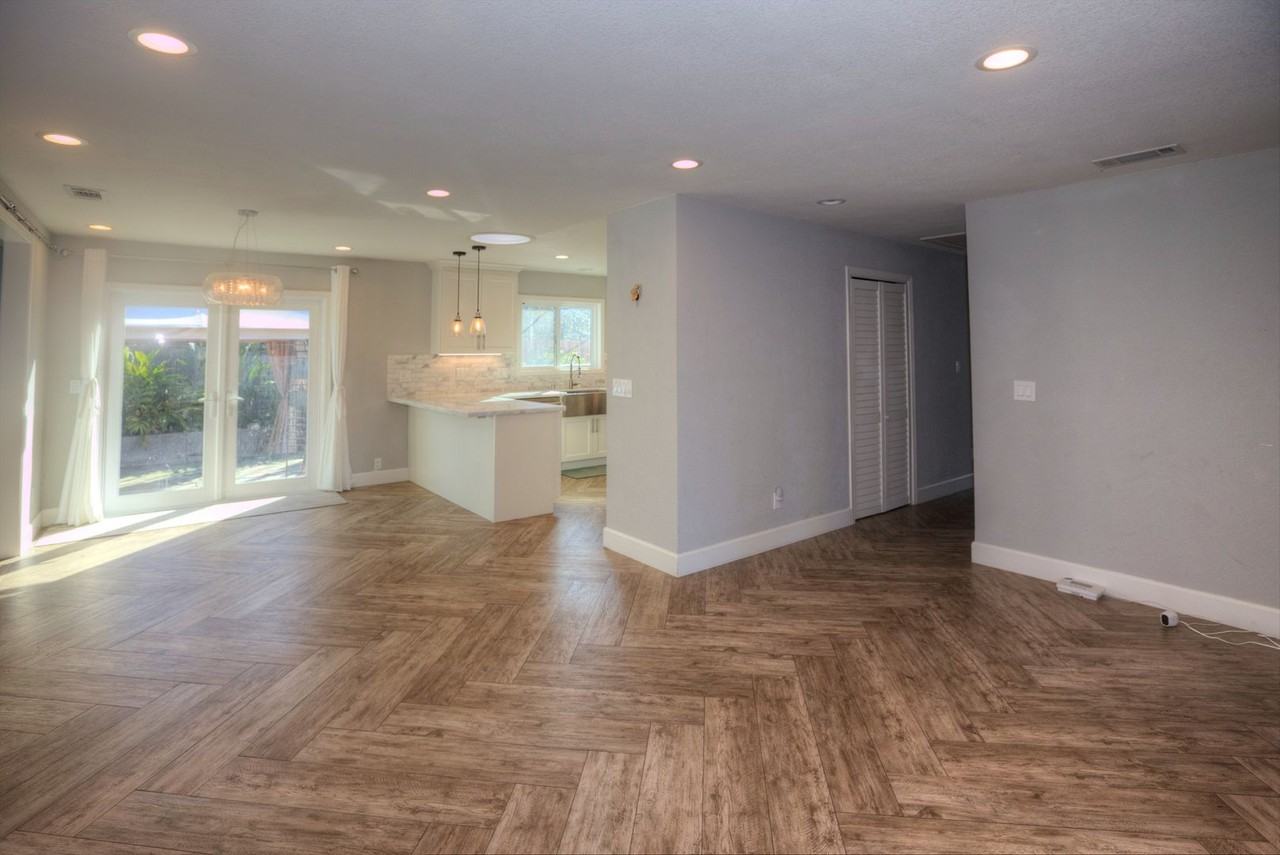 4742 Boles Ct - Photo 2 of 11