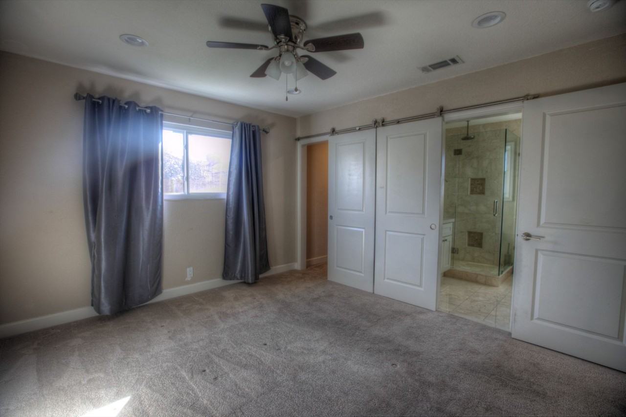 4742 Boles Ct - Photo 3 of 11