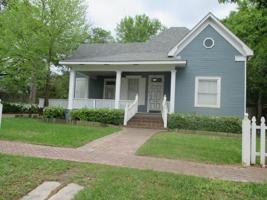 featured image of 208 E Louisiana Ave