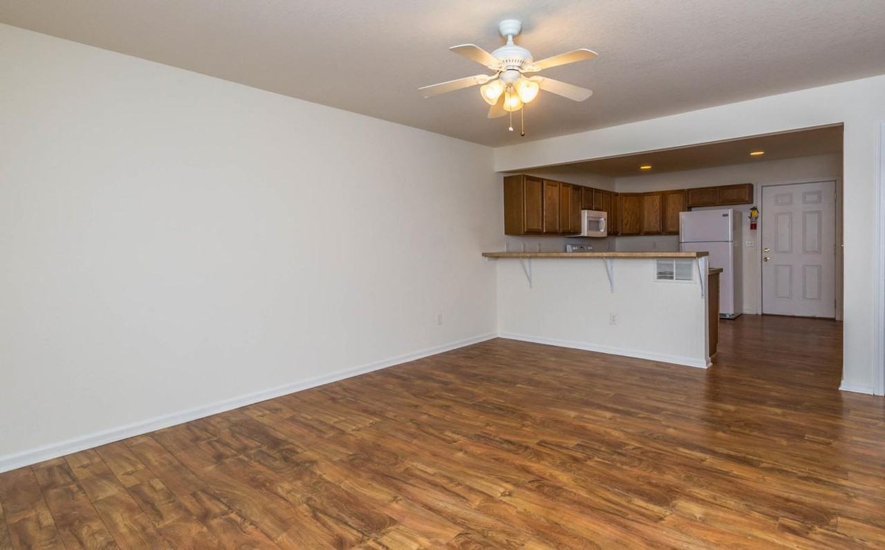 204 E 20th St - Photo 3 of 15