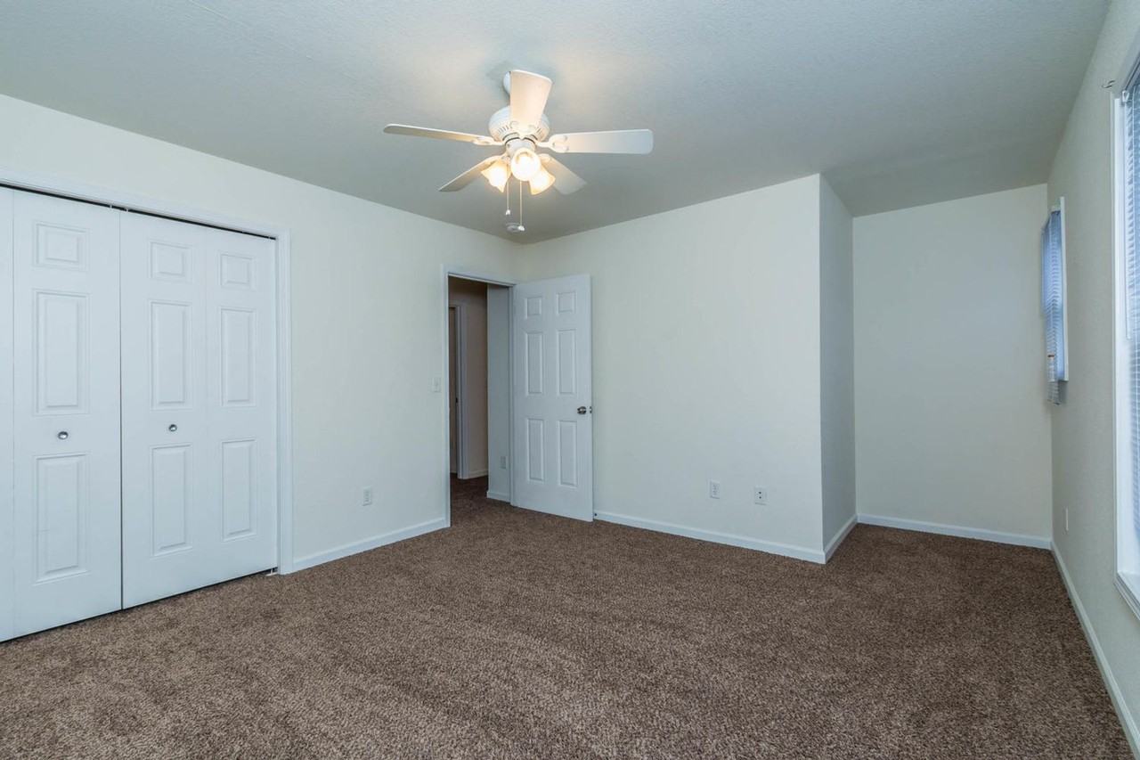 204 E 20th St - Photo 7 of 15