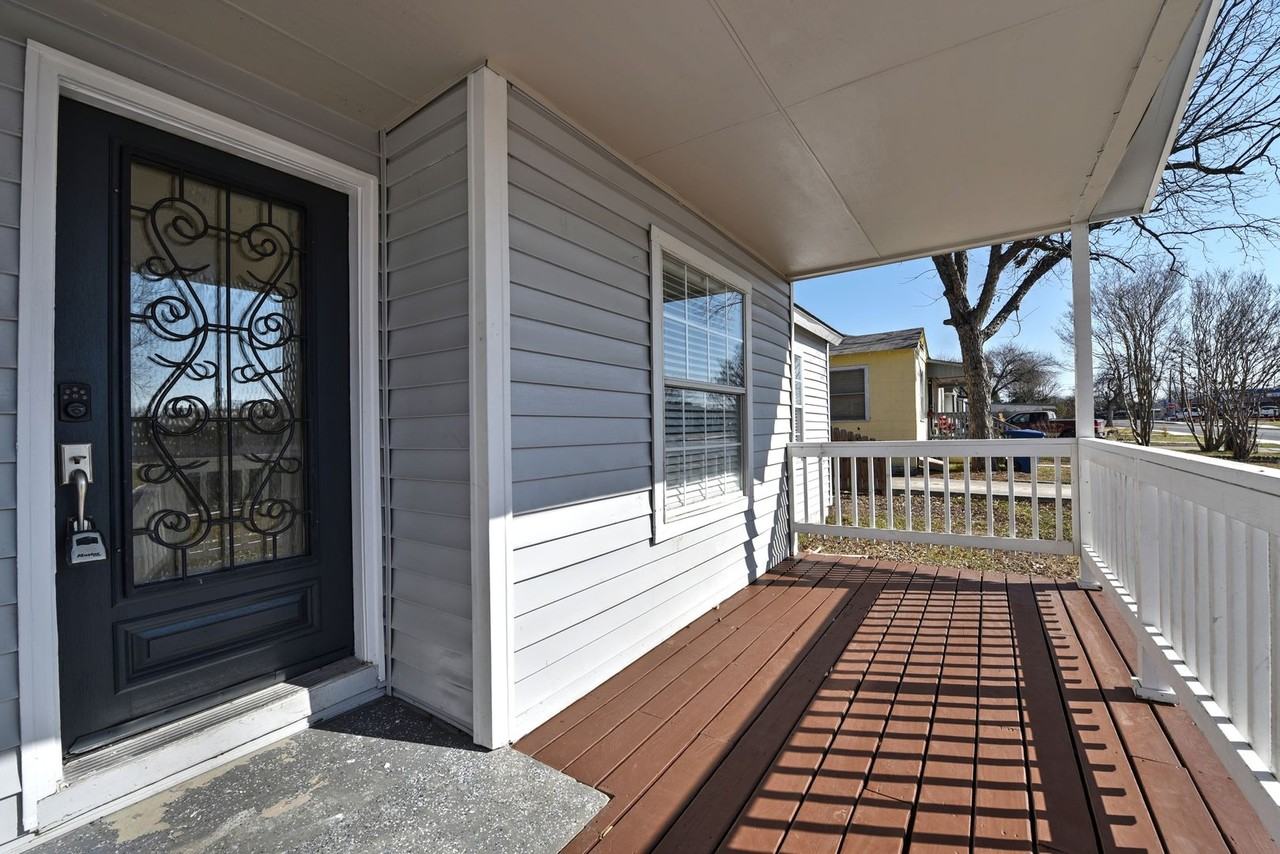 623 Clower - Photo 2 of 49