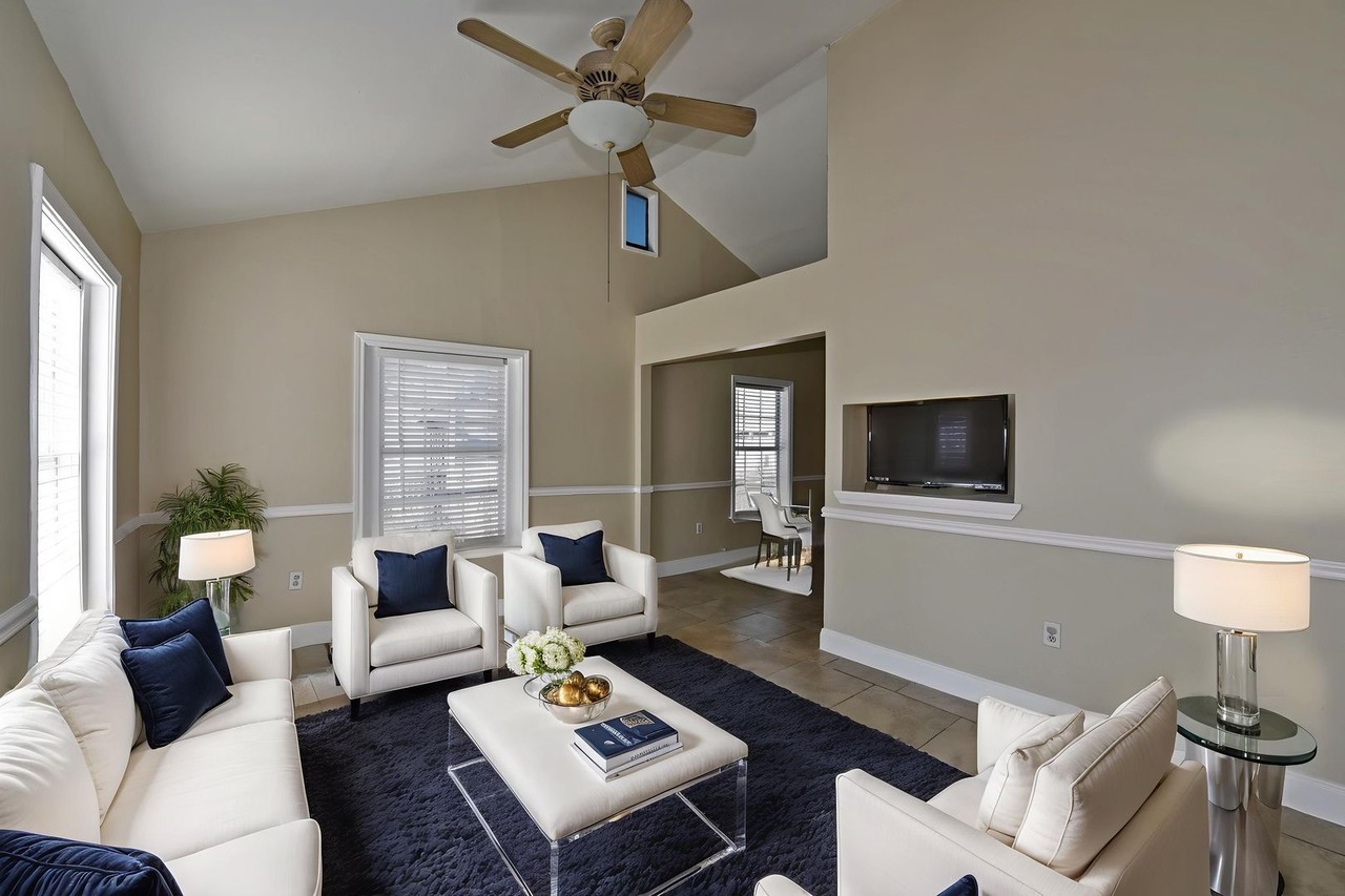 623 Clower - Photo 4 of 49