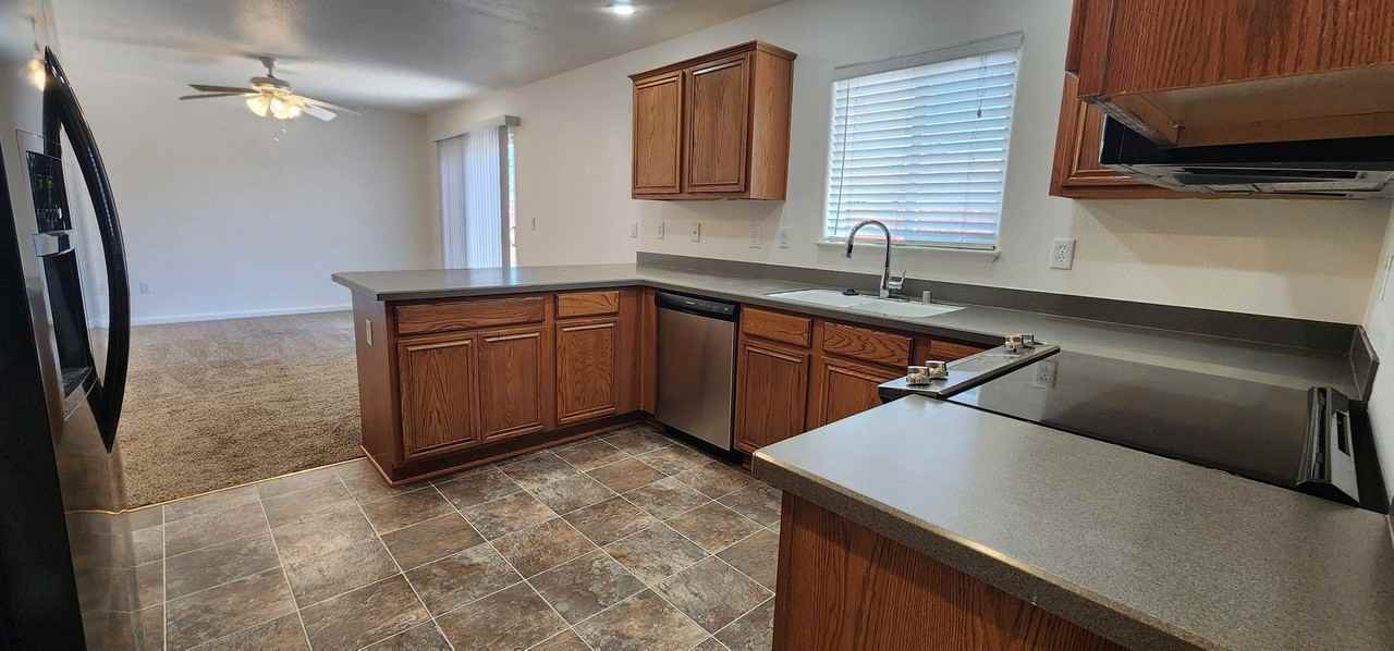 18258 Pin Oak Ct - Photo 2 of 8