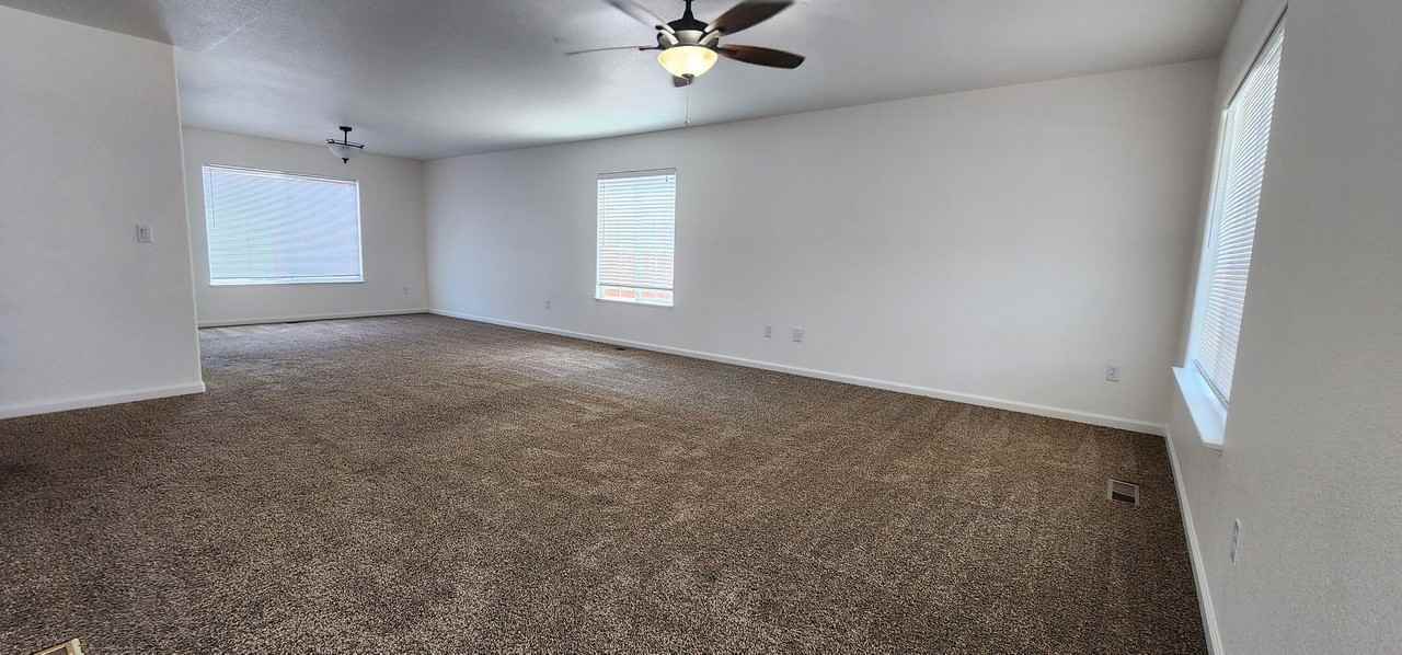 18258 Pin Oak Ct - Photo 3 of 8