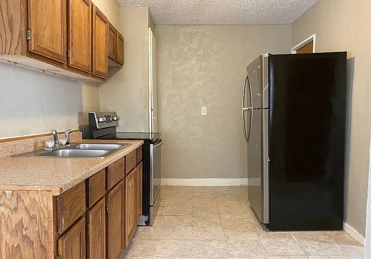 1412 Nw 11th St - Photo 5 of 9