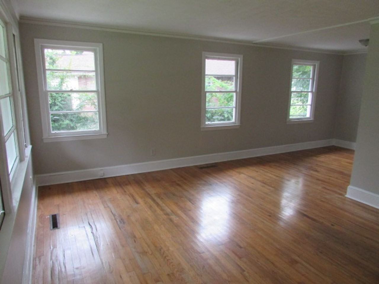 107 Emily Dr - Photo 2 of 10