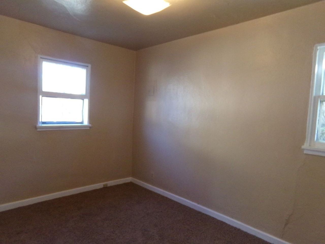 419 S 2nd St - Photo 3 of 6