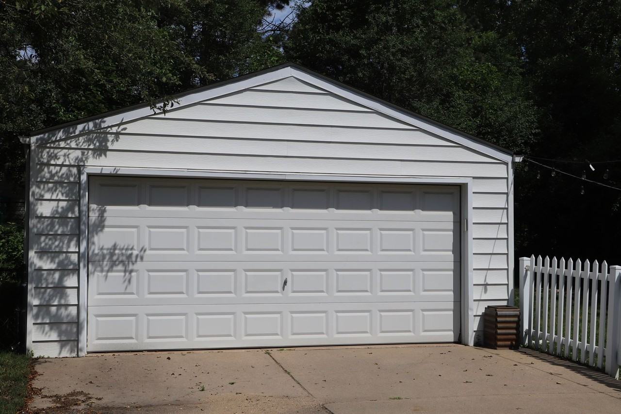 6510 Cedar Lake Rd S - Photo 2 of 16