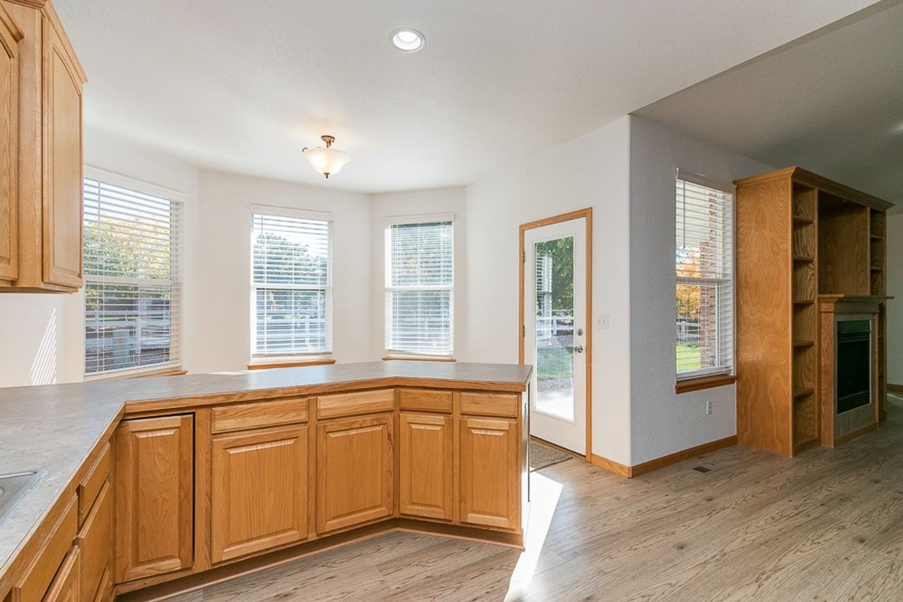 6708 Sage Ave - Photo 5 of 23