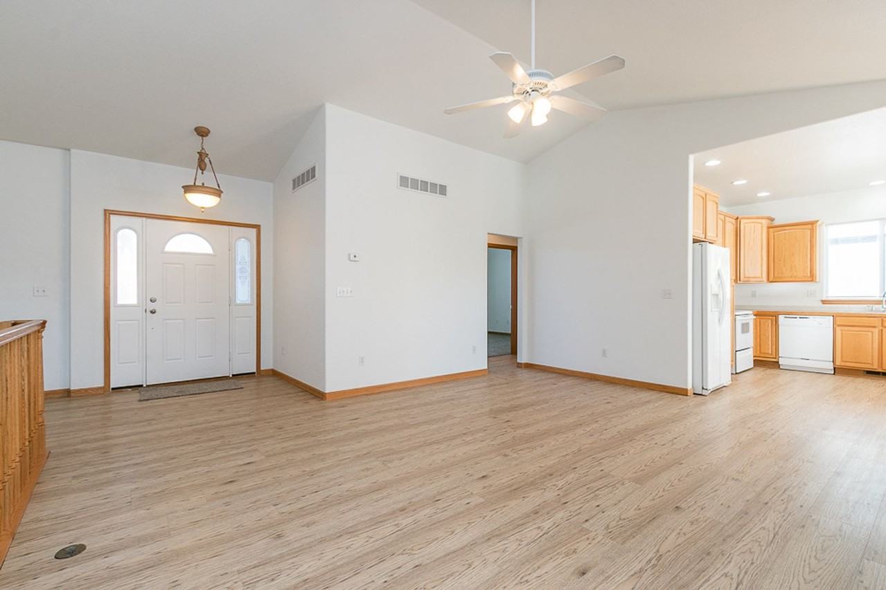 6708 Sage Ave - Photo 7 of 23