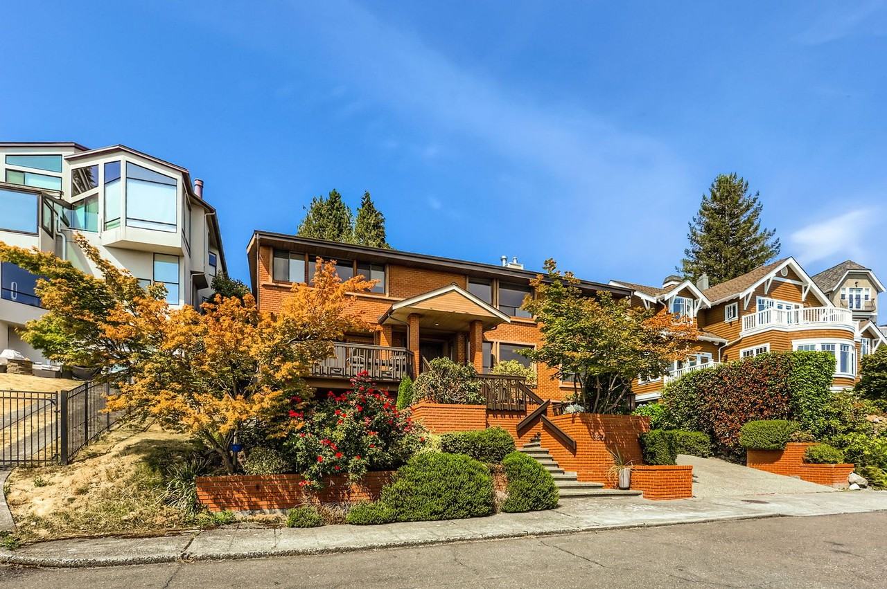 3801 49th Ave Ne - Photo 3 of 32