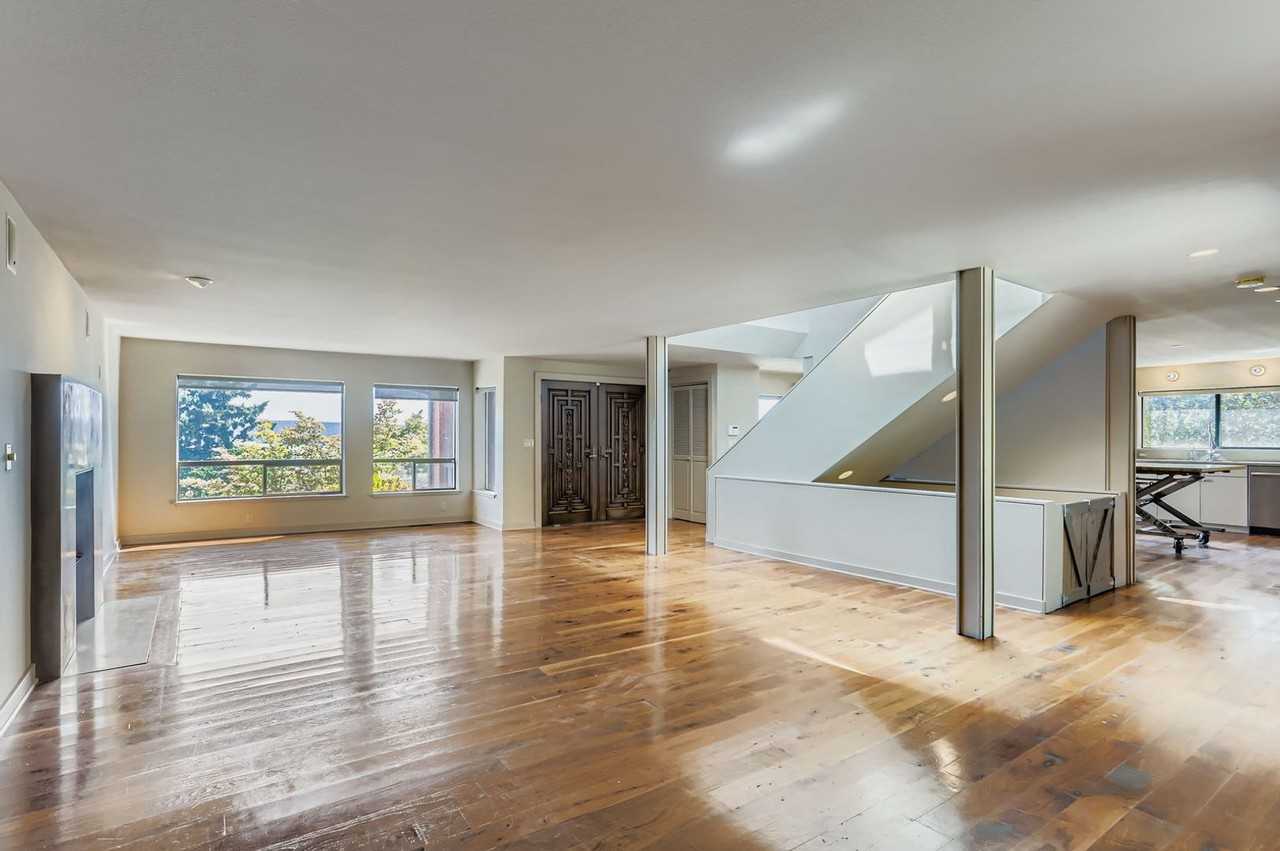 3801 49th Ave Ne - Photo 4 of 32