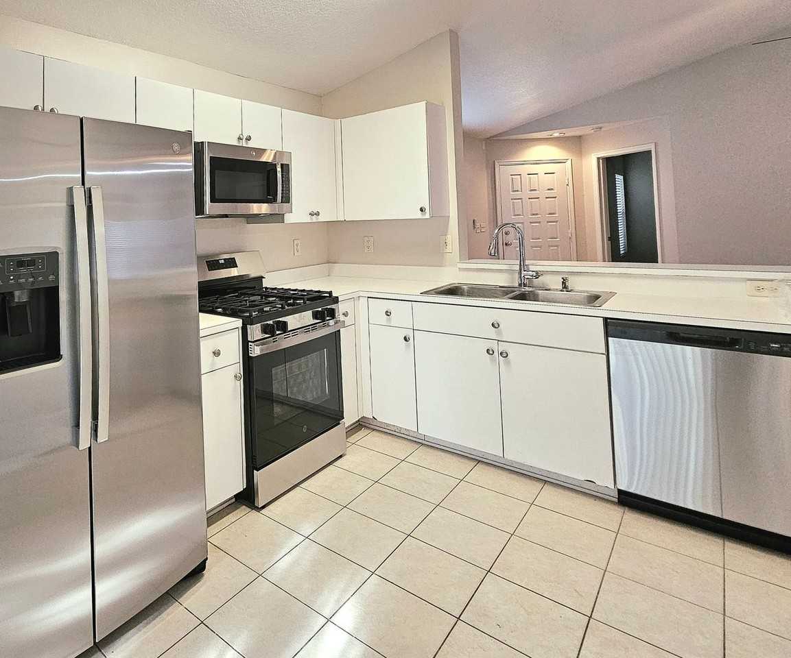 5802 Tanagerlake Rd - Photo 3 of 24