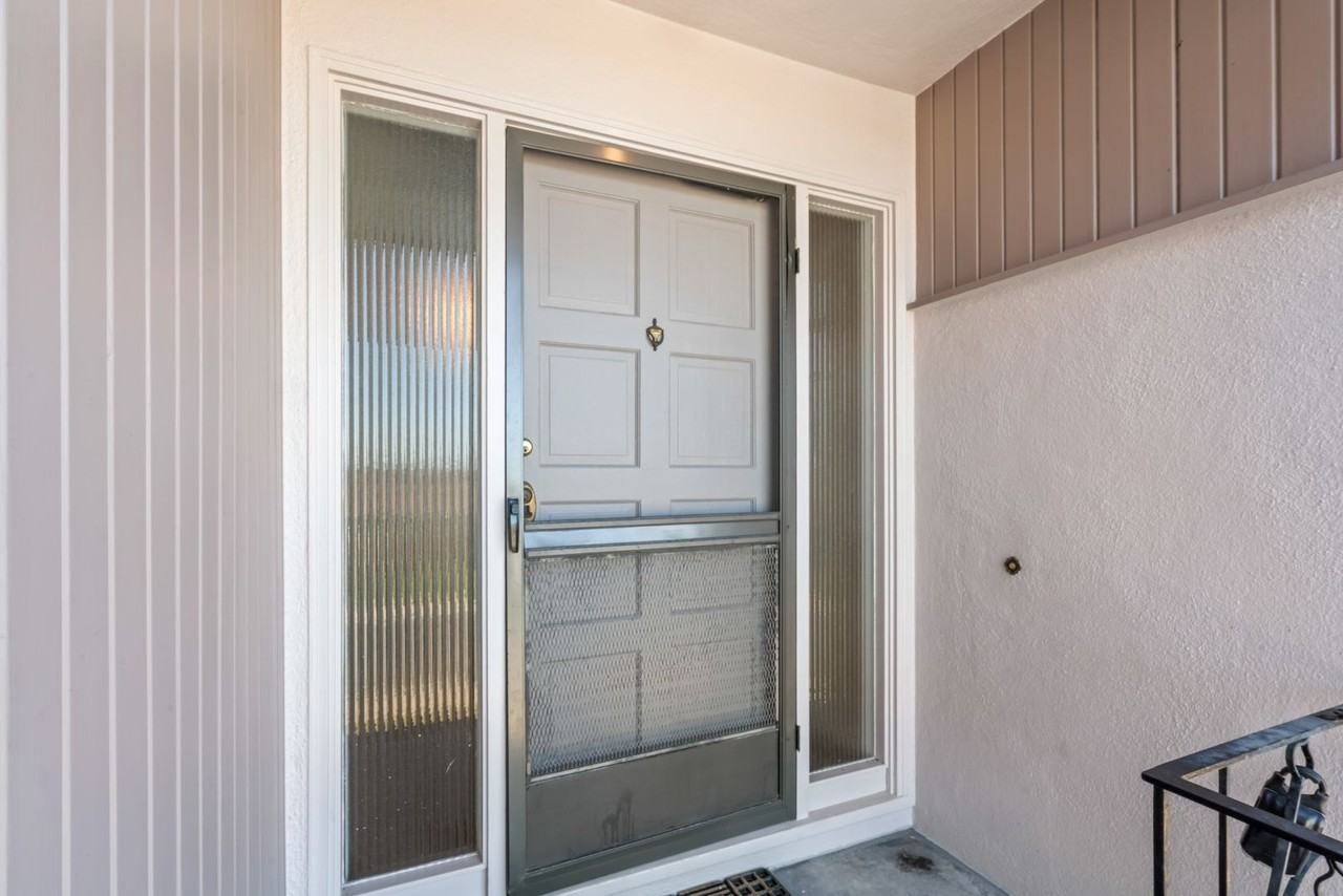 565 Hawthorne Ave - Photo 2 of 38