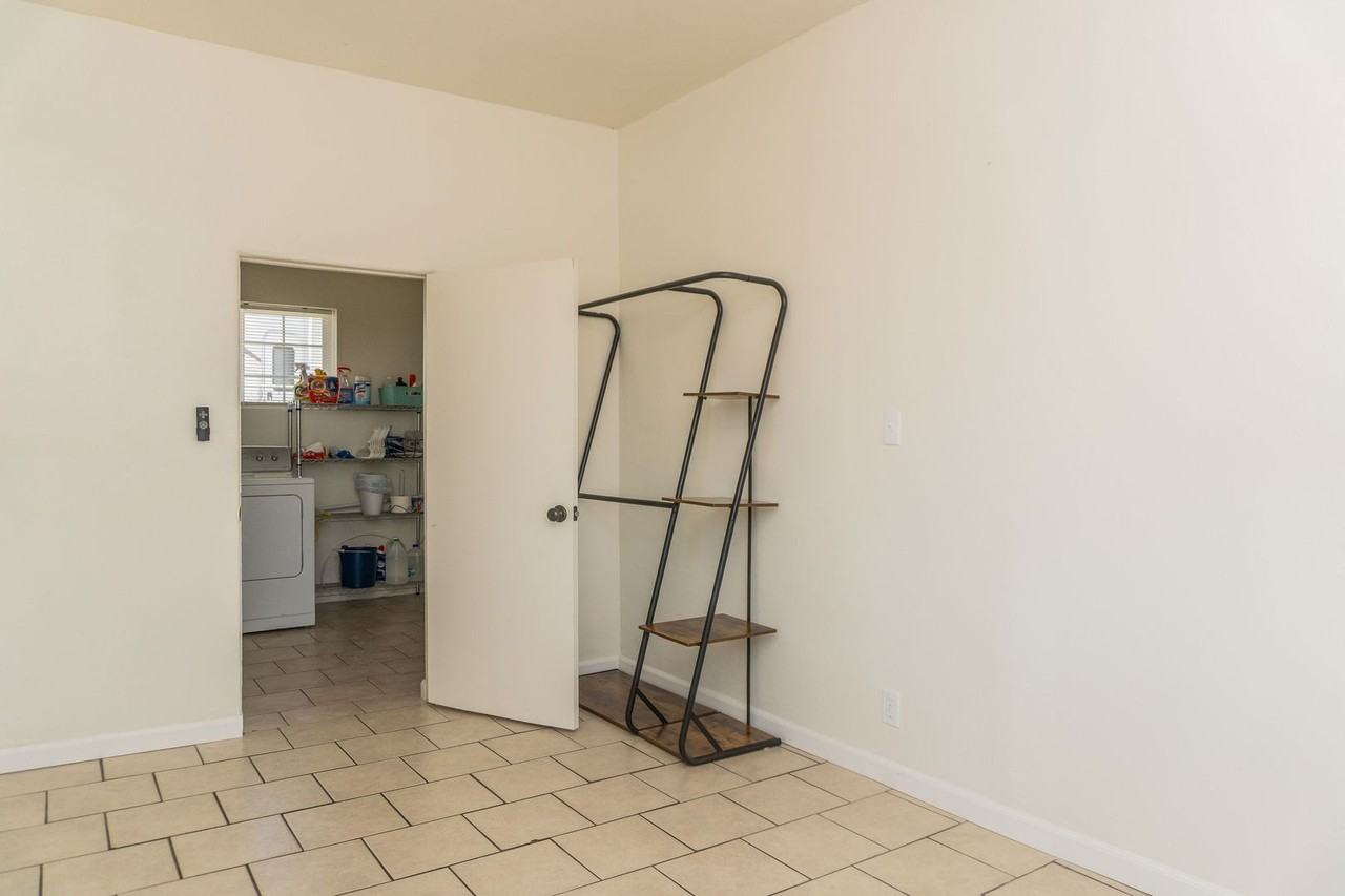 251 W 9th St - Photo 2 of 24