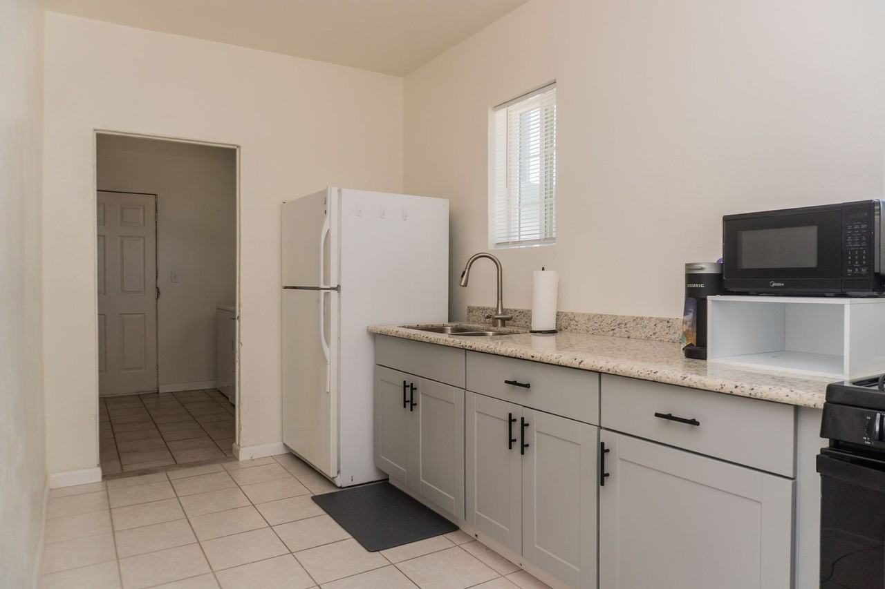 251 W 9th St - Photo 7 of 24