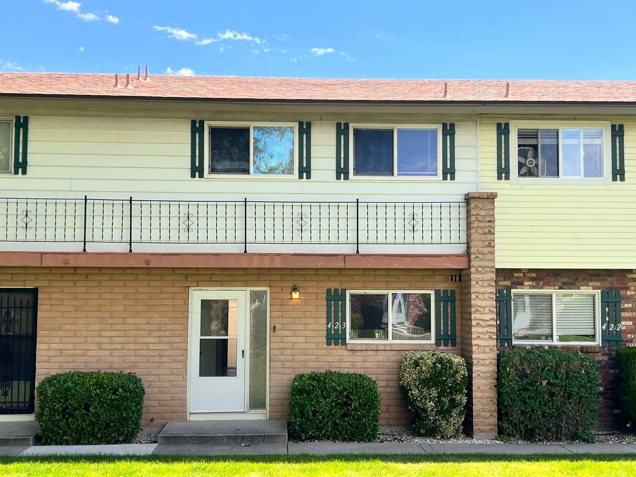 423 Smithridge Park - Photo 2 of 17