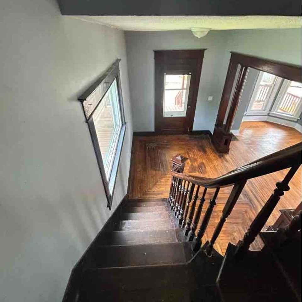 339 N West Ave - Photo 3 of 11