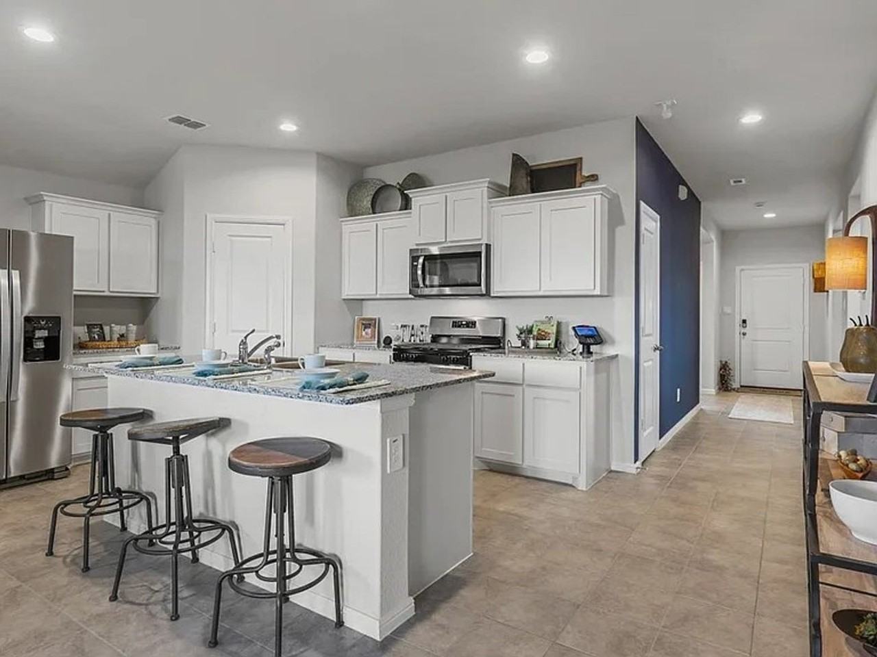 9428 Golden Tree Ave - Photo 2 of 32