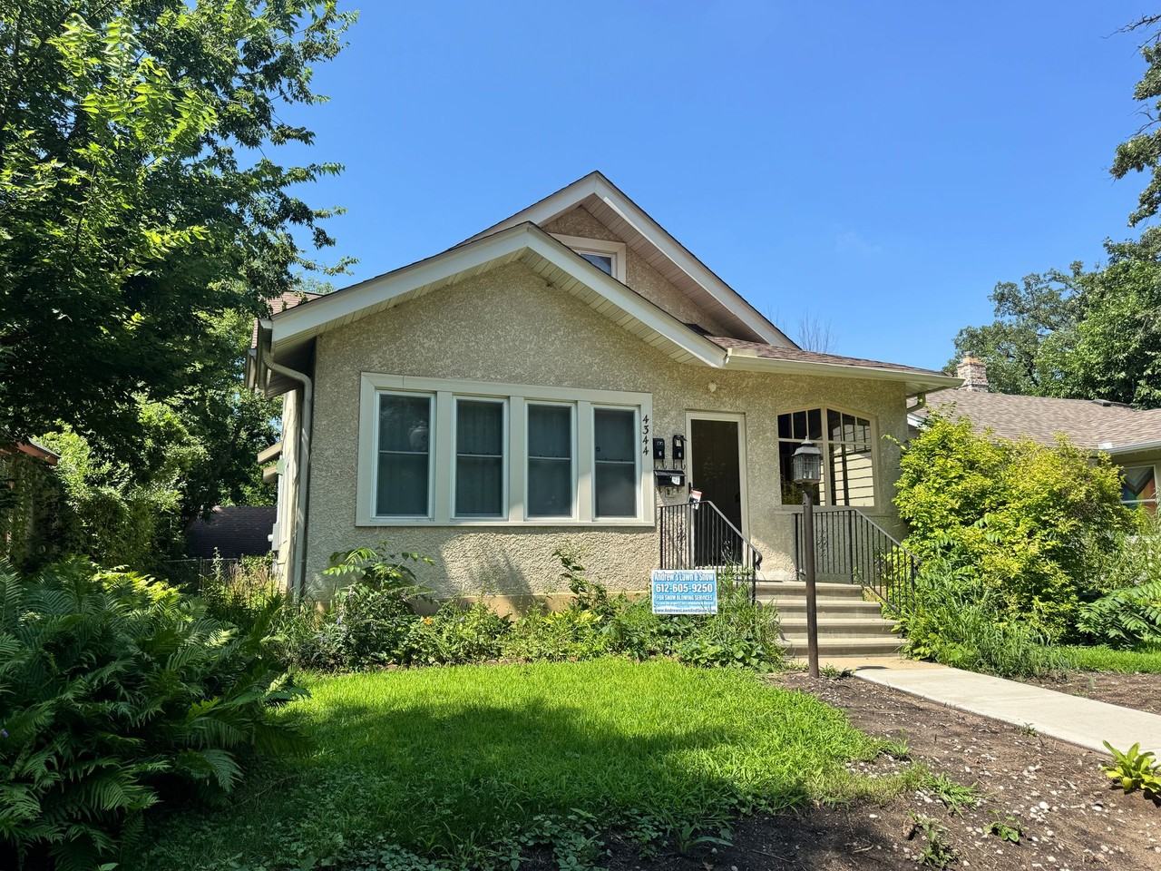 Adorable 1+ Bedroom in Nokomis Available Now! - Photo 2 of 4