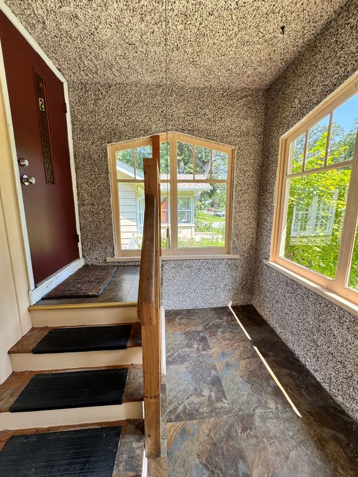 Adorable 1+ Bedroom in Nokomis Available Now! - Photo 4 of 4