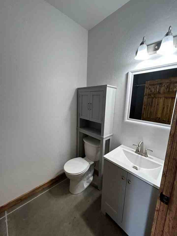 2215 Steamboat Ln - Photo 5 of 10