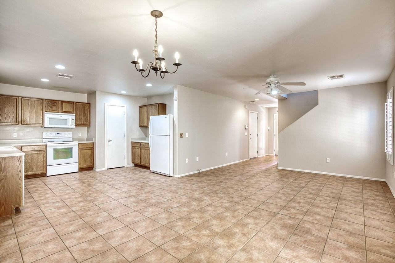 8075 E Judicial St - Photo 7 of 27