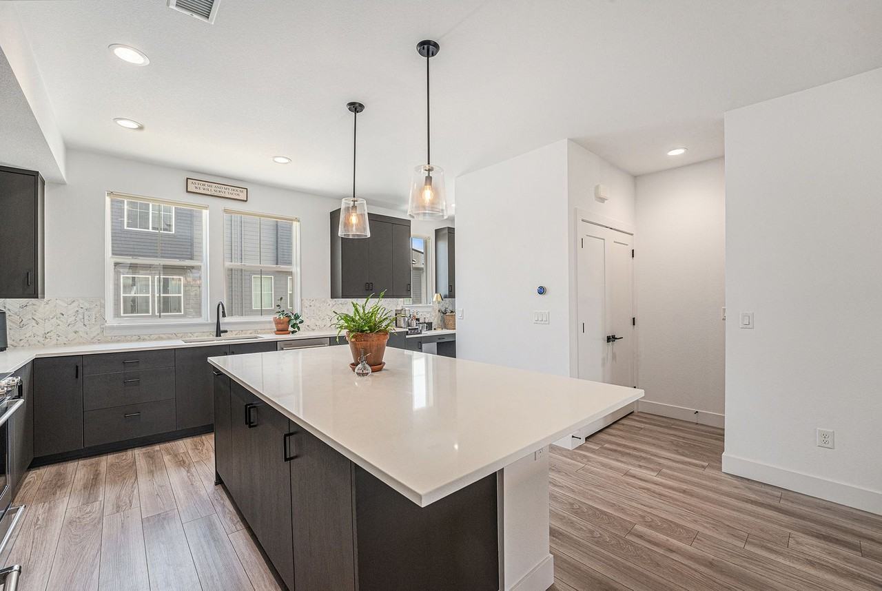 10378 Milwaukee Cir - Photo 6 of 23