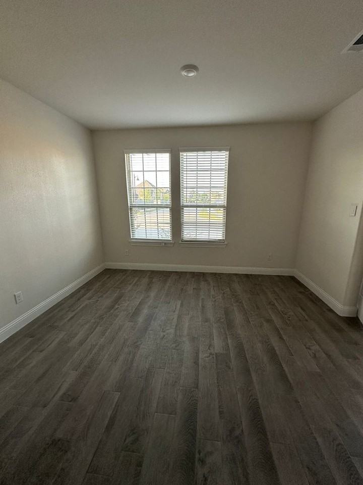 1657 Blakely Pl - Photo 7 of 40